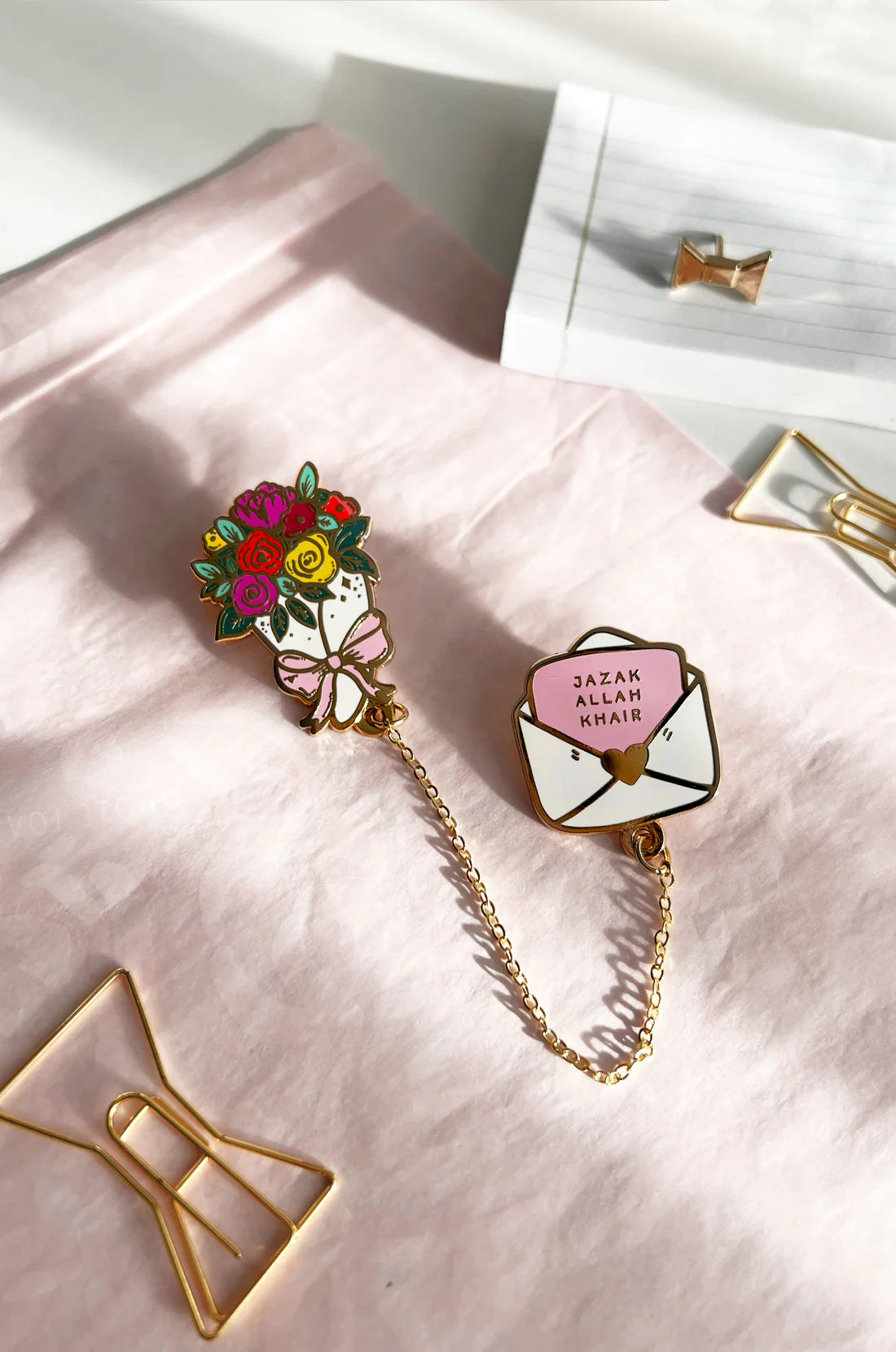 Flower bouquet chain pins